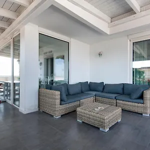 https://white-and-grey.lecce-hotels.com