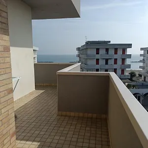 Casa Adriano Frontemare Wifi E Netflix Appartamento